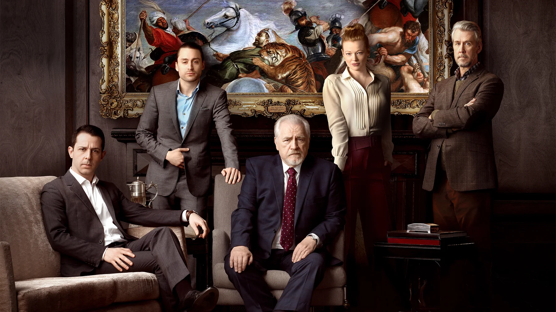 Герои сериала "Наследники" в сдержанных деловых образах в классическом интерьере